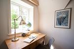 Schreibtisch mit Waldblick in der Ferienwohnung Skagen - Reetdachhaus Skagen - Top-Hundeurlaub