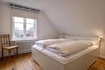 Beide Schlafzimmer sind mit einem Einbauschrank ausgestattet. - Haus Stepenitz - Top-Hundeurlaub