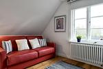 Das Sofa lässt sich zu einer weiteren komfortablen Schlafmöglichkeit ausklappen. - Haus Stepenitz - Top-Hundeurlaub