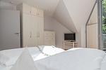 Neben einem eigenen TV bietet Ihnen der Master Bedroom auch ... - Föhrst Class am Südstrand - Top-Hundeurlaub