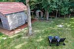 ... einen Balkon mit Ausblick in den Garten. - Föhrst Class am Südstrand - Top-Hundeurlaub