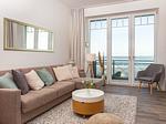 Wohnzimmer mit Meerblick in der Ferienwohnung Amrumer Strandhaven in Wittdün - Amrumer Strandhaven - Top-Hundeurlaub