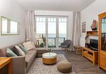 Wohnzimmer mit Meerblick in der Ferienwohnung Amrumer Strandhaven in Wittdün - Amrumer Strandhaven - Top-Hundeurlaub