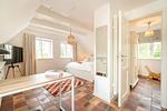 Über dieses Schlafzimmer gelangen Sie in das angrenzende Kinderzimmer. - Pat’s Eckhus - Top-Hundeurlaub