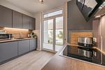 Küche / Küchenzeile - Störtebekers Reethus mit Sauna, Kamin und Terrasse - Top-Hundeurlaub
