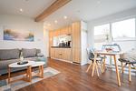 Wohnzimmer - Ferienhaus Ostseechalet Kompass Gelting - Top-Hundeurlaub