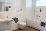 Badezimmer - Ferienwohnung Bootshaus Olpenitz - Top-Hundeurlaub