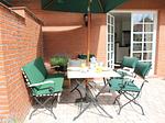 Terrasse - Romantik-Residenz Landhaus Greetsiel - B - Top-Hundeurlaub