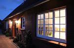 Fassade / Eingang - Romantik-Residenz Landhaus Greetsiel - B - Top-Hundeurlaub