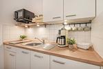 Küche / Küchenzeile - Ferienwohnung Emily mit Garten, Sauna und Terrasse mit Grill - Top-Hundeurlaub