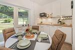Küche / Küchenzeile - Ferienwohnung Emily mit Garten, Sauna und Terrasse mit Grill - Top-Hundeurlaub