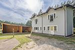 Fassade / Eingang - Ferienwohnung Emily mit Garten, Sauna und Terrasse mit Grill - Top-Hundeurlaub
