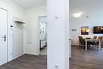 Flur mit Zugang zur Eingangstür - Aparthotel Ostseeallee 4-31 - Top-Hundeurlaub