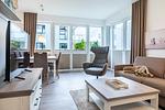 Wohn-/Essbereich mit Zugang zur Terrasse - Aparthotel Ostseeallee 5-41 - Top-Hundeurlaub