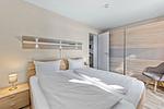 Schlafzimmer mit Kleiderschrank - Resort Deichgraf 27-14 - Top-Hundeurlaub