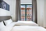 Schlafzimmer mit Doppelbett und Ausblick - Krusespeicher 3-46 - Top-Hundeurlaub