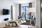 Wohn-/Essbereich mit Esstisch und TV - Krusespeicher 3-49 - Top-Hundeurlaub