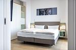 Schlafzimmer mit Doppelbett und Kleiderschrank - Krusespeicher 3-50 - Top-Hundeurlaub