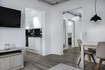 Wohn-Essbereich mit Flatscreen-TV, Blick in den Flur - Ohlerich Speicher 2-13 - Top-Hundeurlaub