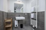 Badezimmer mit Waschtisch, Spiegel - Ohlerich Speicher 2-13 - Top-Hundeurlaub