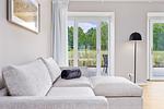 Wohn-Essbereich mit Couch - Strandresidenzen Binz-Prora D0.3 - Top-Hundeurlaub