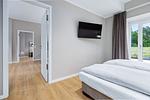 Schlafzimmer mit Doppelbett - Strandresidenzen Binz-Prora D0.5 - Top-Hundeurlaub