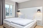 Schlafzimmer mit Doppelbett - Strandresidenzen Binz-Prora D3.4 - Top-Hundeurlaub