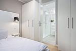 Schlafzimmer mit Doppelbett - Strandresidenzen Binz-Prora D3.4 - Top-Hundeurlaub
