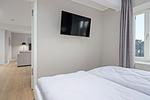 Schlafzimmer mit Doppelbett - Strandresidenzen Binz-Prora D3.4 - Top-Hundeurlaub