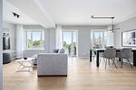 Wohn-Essbereich mit Couch - Strandresidenzen Binz-Prora D4.4 - Top-Hundeurlaub