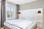 Schlafzimmer mit Doppelbett - Strandresidenzen Binz-Prora D4.4 - Top-Hundeurlaub