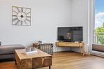 Wohn-Essbereich mit Couch und Flatscreen-TV - Weiße Villen 1-09 - Top-Hundeurlaub