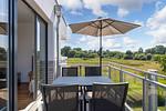 Balkon mit Gartenmöbeln - Weiße Villen 1-09 - Top-Hundeurlaub