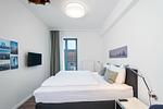 Schlafzimmer mit Doppelbett und Flatscreen TV - gbmv0-01 - Großenbrode - Ohlerich Speicher 2-09 - Top-Hundeurlaub