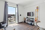 Wohn-Essbereich mit Couch und Flatscreen-TV - Ohlerich Speicher 4-22 - Top-Hundeurlaub
