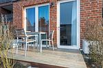 Terrasse mit Tisch und Sitzgelegenheit - Apartmentvilla Anna See 1-07 - Top-Hundeurlaub