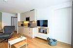 Wohn-Essbereich mit Flatscreen-TV - Apartmentvilla Anna See 1-10 - Top-Hundeurlaub