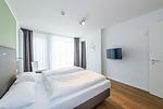 Schlafzimmer mit Doppelbett - Apartmentvilla Anna See 1-10 - Top-Hundeurlaub