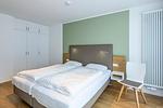 Schlafzimmer mit Flatscreen-TV - Apartmentvilla Anna See 1-10 - Top-Hundeurlaub