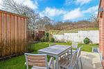 Terrasse mit Sitzgelegenheiten und Garten - Apartmentvilla Anna See 1-10 - Top-Hundeurlaub