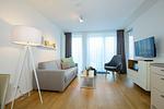 Wohn-Essbereich mit Couch und Sessel - Apartmentvilla Anna See 1-14 - Top-Hundeurlaub