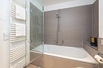 Badezimmer mit Badewanne - Apartmentvilla Anna See 1-15 - Top-Hundeurlaub