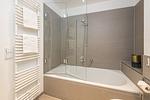 Badezimmer mit Badewanne - Apartmentvilla Anna See 1-15 - Top-Hundeurlaub