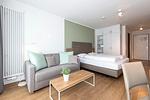 Wohn-Schlafbereich mit Couch - Apartmentvilla Anna See 1-18 - Top-Hundeurlaub