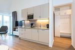 Küchenzeile mit Mikrowelle - Apartmentvilla Anna See 3-08 - Top-Hundeurlaub