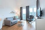 Wohnbereich mit Zugang zum Balkon - Apartmentvilla Anna See 3-09 - Top-Hundeurlaub