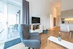 Wohnbereich mit Schlafsofa und TV - Apartmentvilla Anna See 3-09 - Top-Hundeurlaub