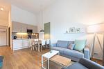 Wohn-Essbereich mit Küchenzeile und Esstisch - Apartmentvilla Anna See 3-09 - Top-Hundeurlaub