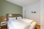 Schlafzimmer mit Doppelbett - Deichhäuser Anna Küste 1-10 - Top-Hundeurlaub