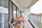Balkon mit Sitzgelegenheiten - Deichhäuser Anna Küste 2-23 - Top-Hundeurlaub